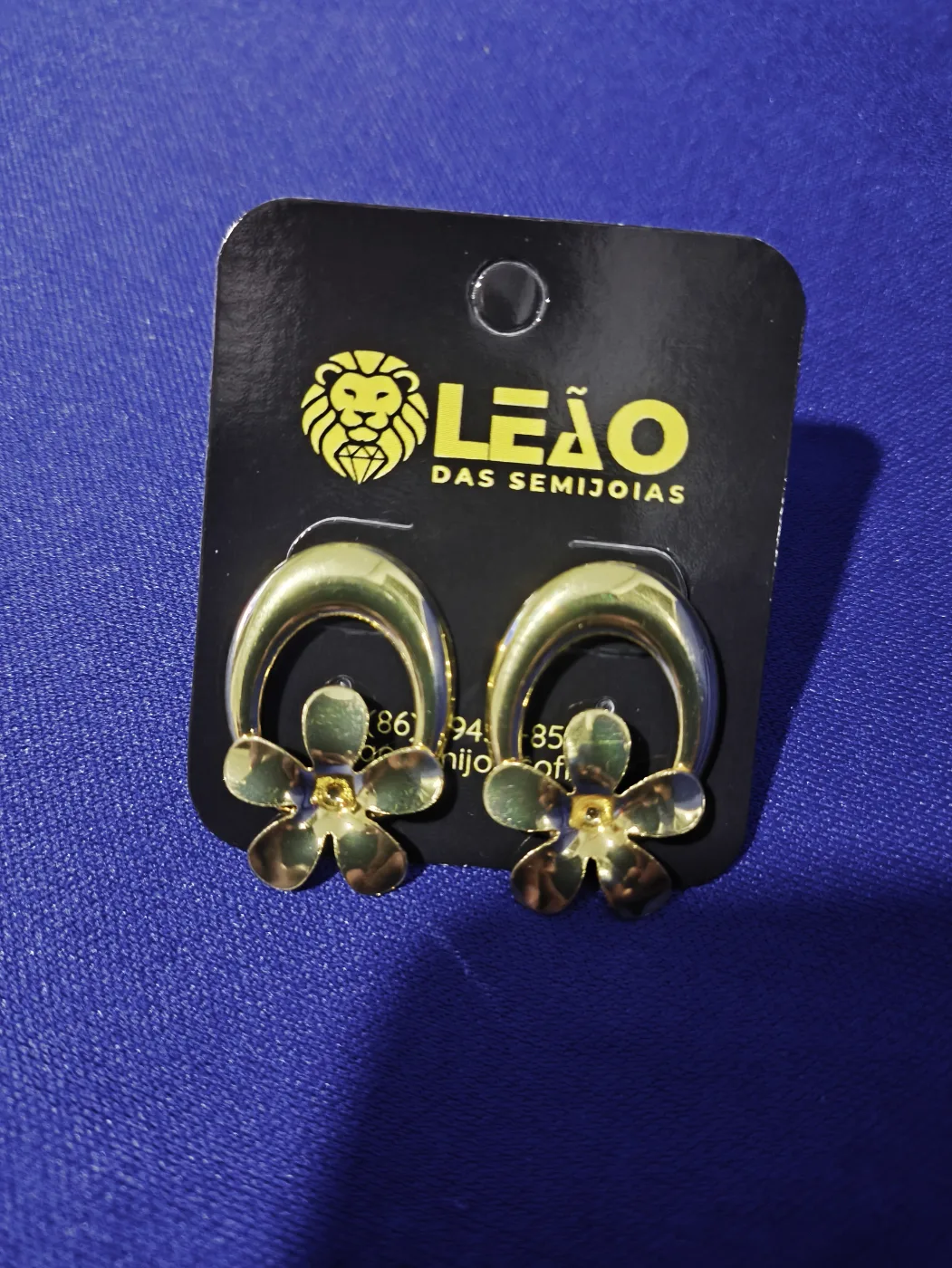722872 Brinco argola grossa com flor