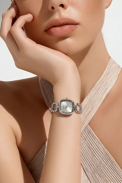 Relógio Feminino com Pulseira de Elos e Mostrador Quadrado — foto 1 de 3