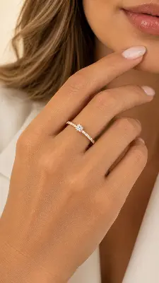 Anel Cravejado Caixa Alta
