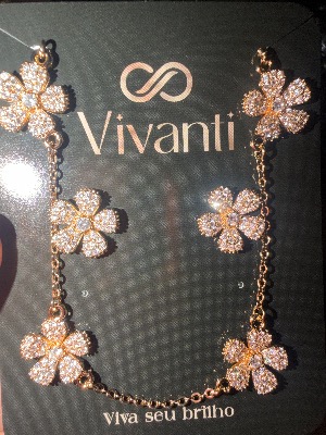 Conjunto Flores Cravejadaa