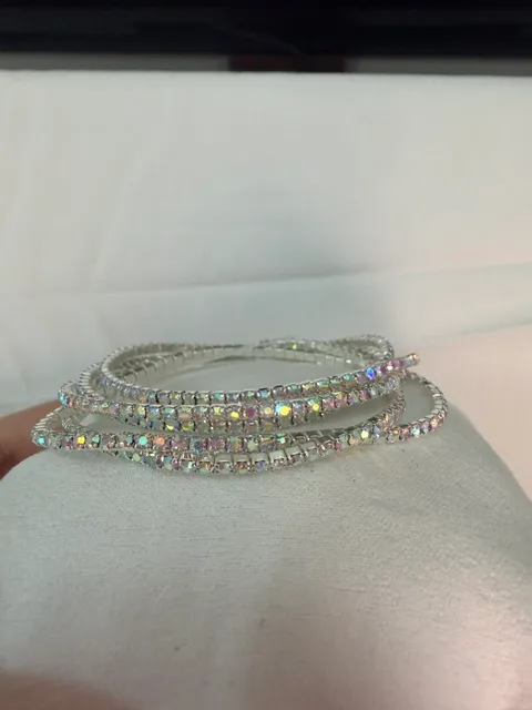 Pulseira silicone zircônias — foto 1 de 6