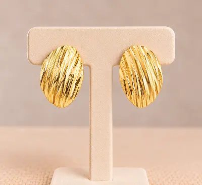 Brinco Oval Texturizado Dourado
