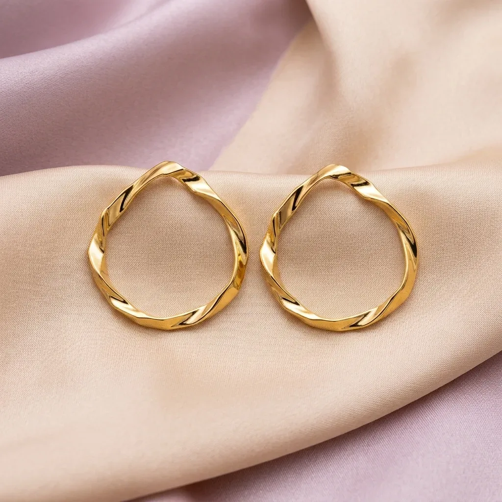 Brinco Gota Vazado Dourado