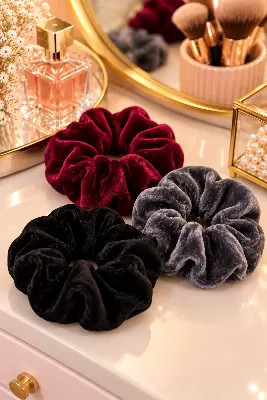 Kit 3 Xuxinhas Scrunchies de Veludo em Três Cores Variadas
