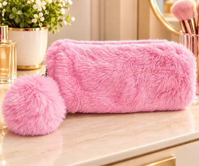 Título da Bolsinha Necessaire Feminina Pelúcia Rosa com Pompom – Porta-Maquiagem — foto 1 de 4