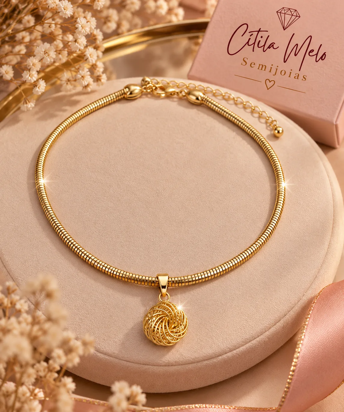 Chocker com pingente redondo trabalhado