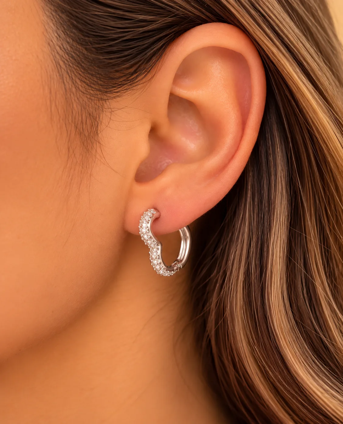 Argola coração com microzircônias