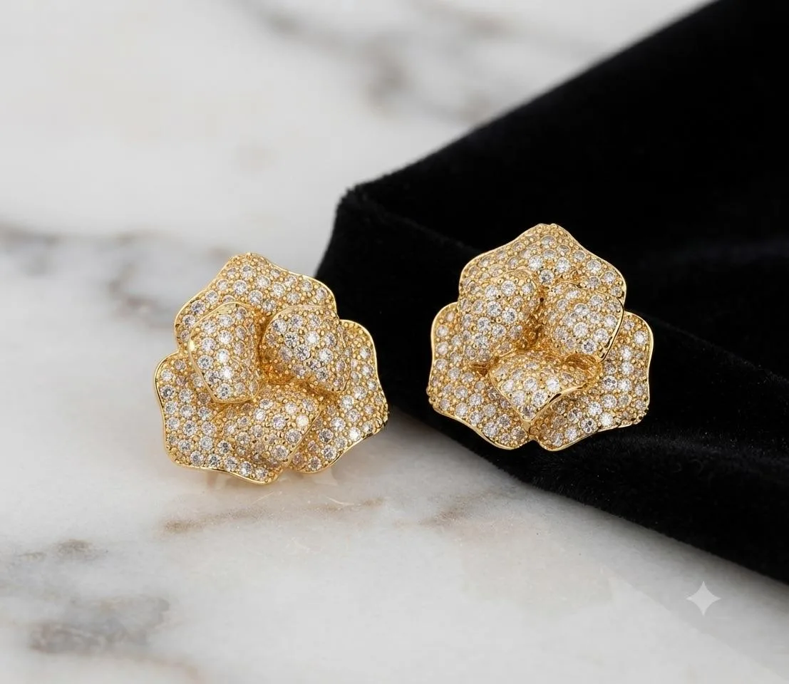 Brinco Flor Dourado Microzirconia — foto 1 de 3