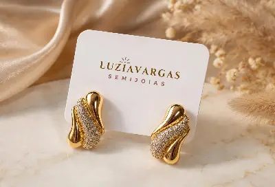 Brinco Ondulado Médio com Zirconia — foto 1 de 2