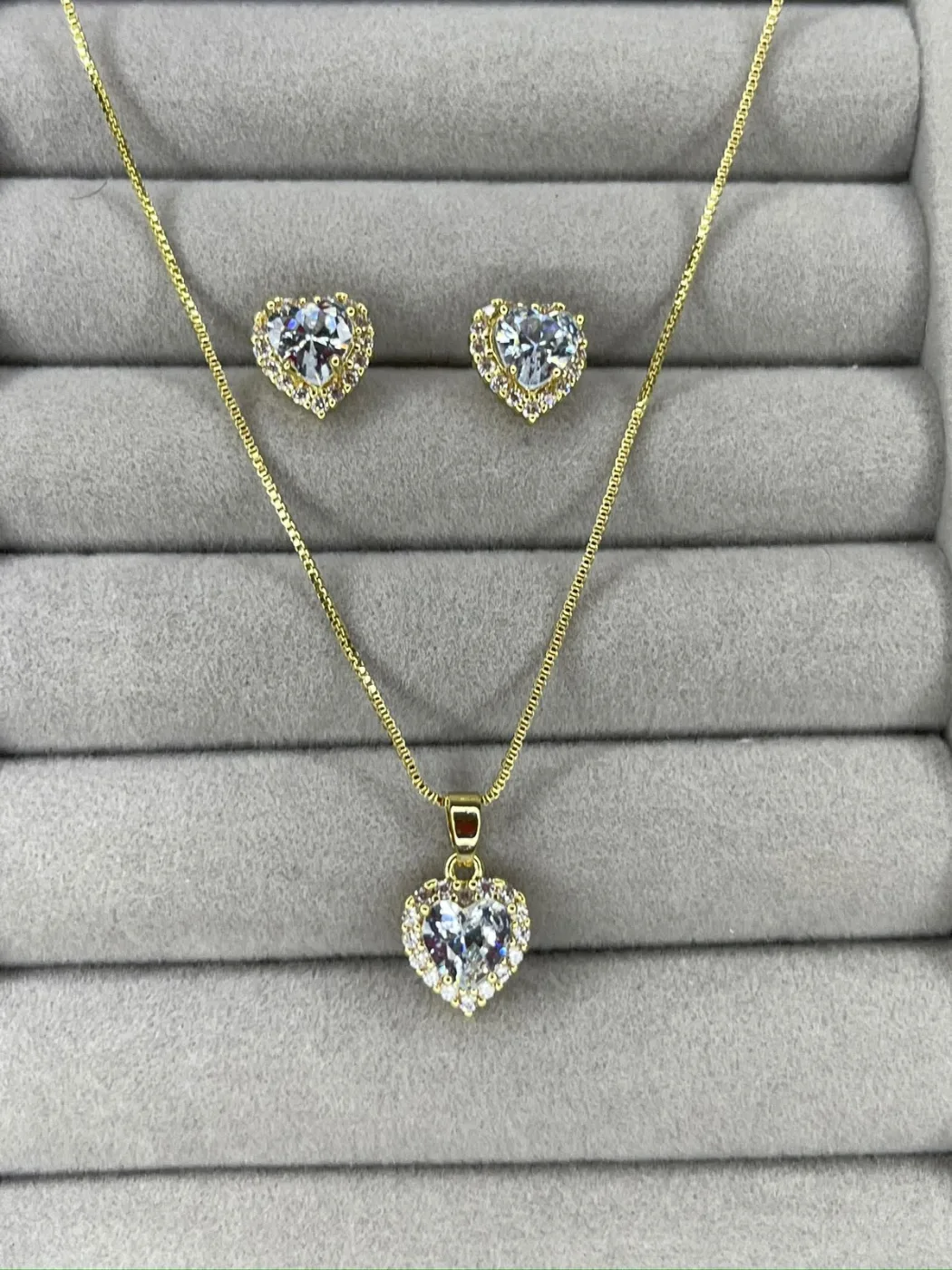 Conjunto Banho Ouro Cravejado em Formato Coração