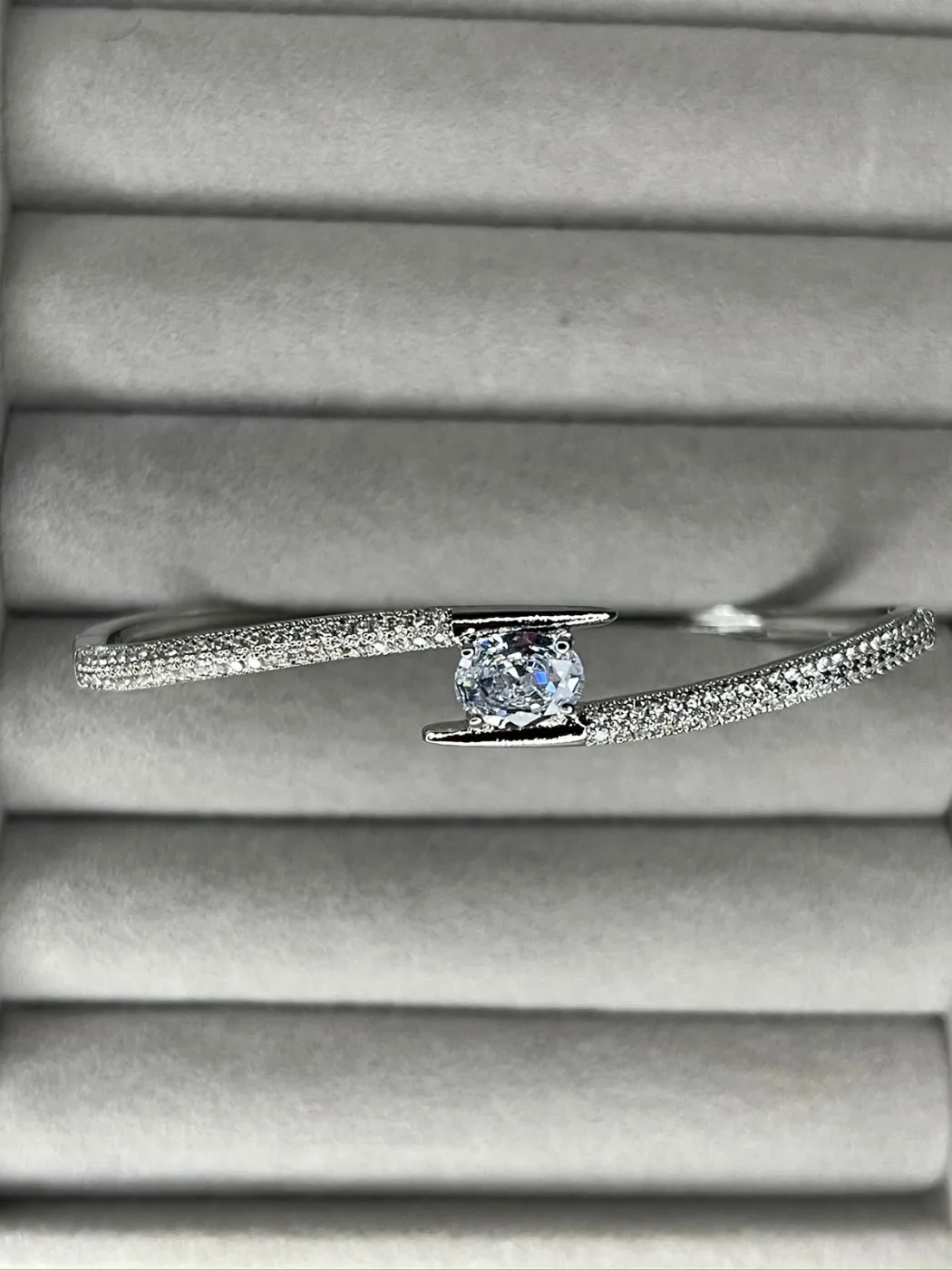 Bracelete Cravejado com Zircônia no Meio
