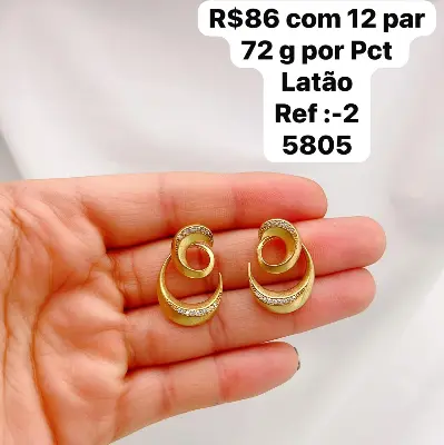 brinco dourados com pedras