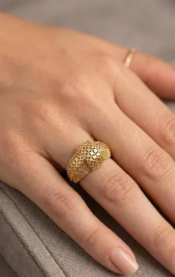 anel trabalhado dourado