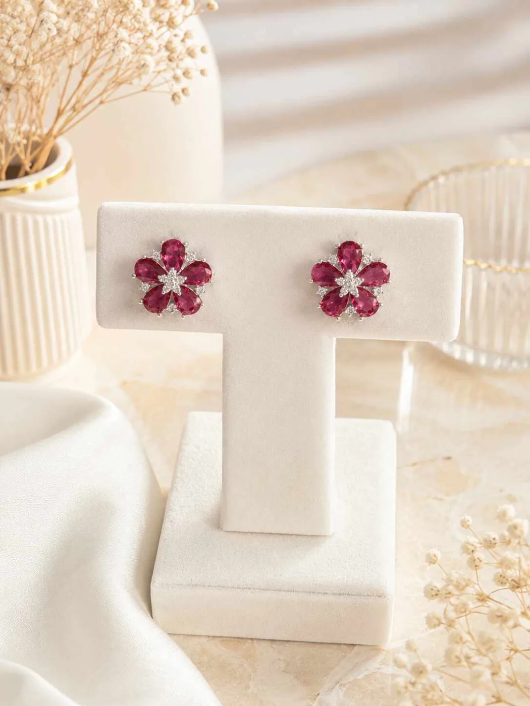 Brinco flor zircônia vermelho rosê
