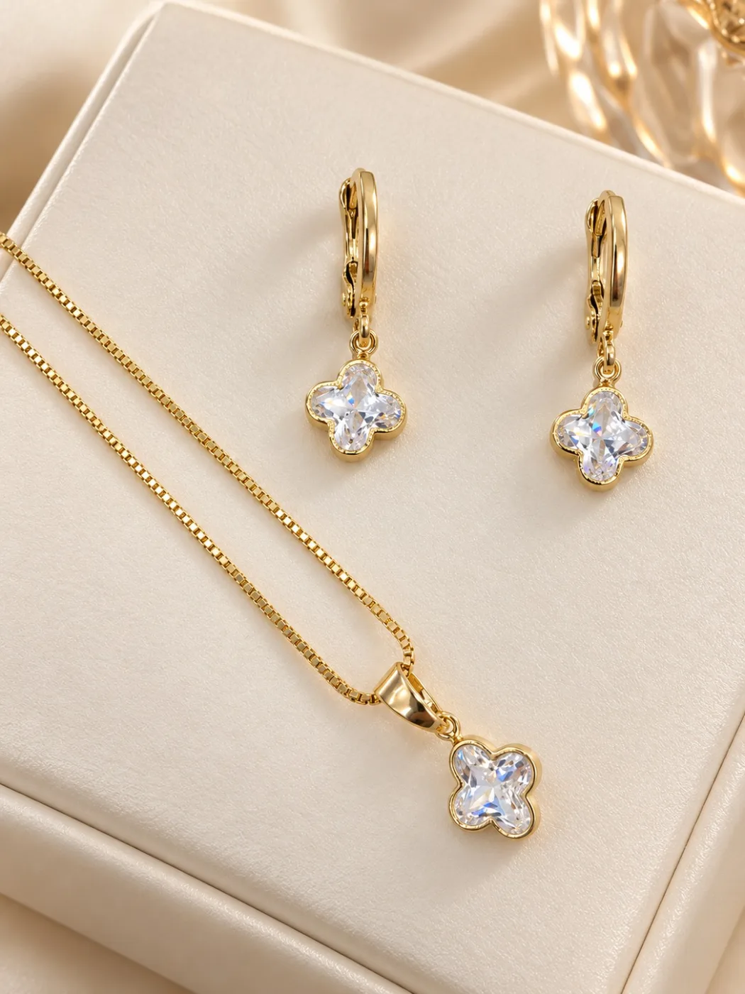 Conjunto Semijoia Trevo Luxo Banhado Ouro 18k