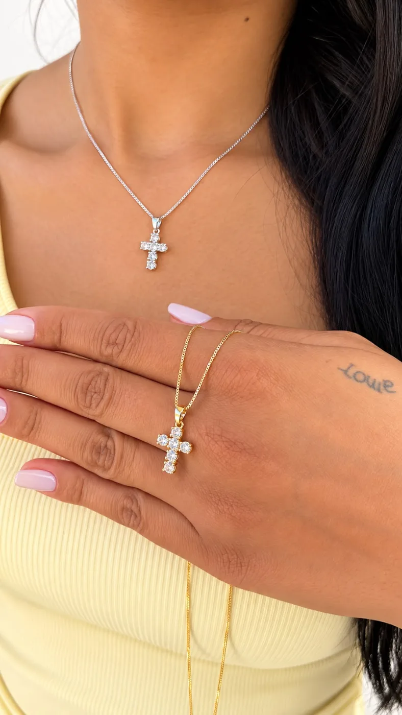 Colar Com Pingente De Cruz Cravejado Com Zircônia Banhado no Ouro 18k — foto 1 de 2