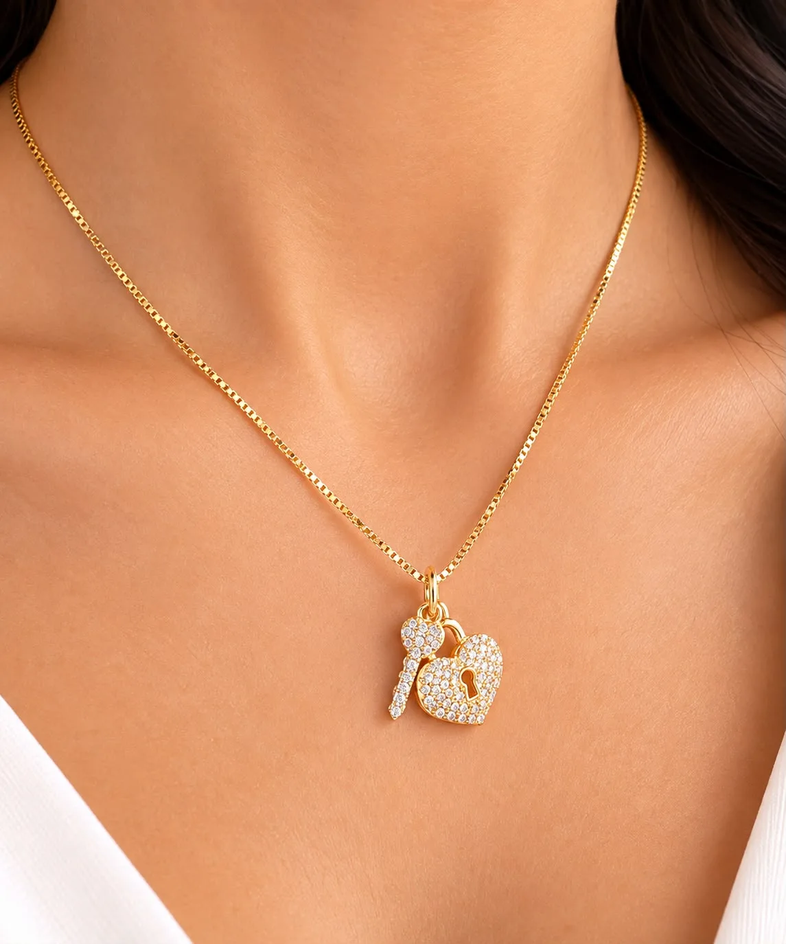 Colar Feminino Com Pingente Coração Cadeado e Chave Banhado Ouro 18k — foto 1 de 2