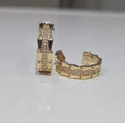 BRINCO ARGOLAS COM ZIRCÔNIAS